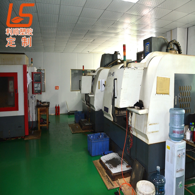 利順模具雕刻車間2
